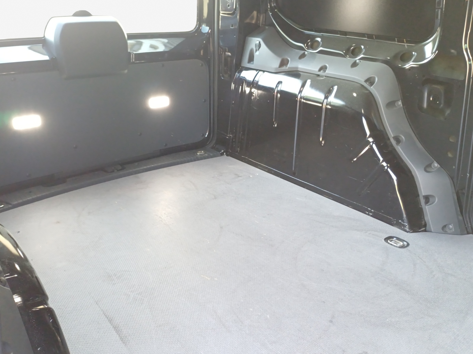 VW Caddy Cargo 2.0TDI Maxi-image-12
