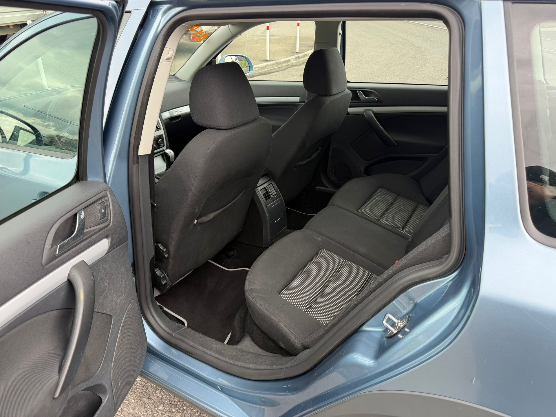 SKODA Octavia Combi 1.8 TSI Scout 4x4-image-7