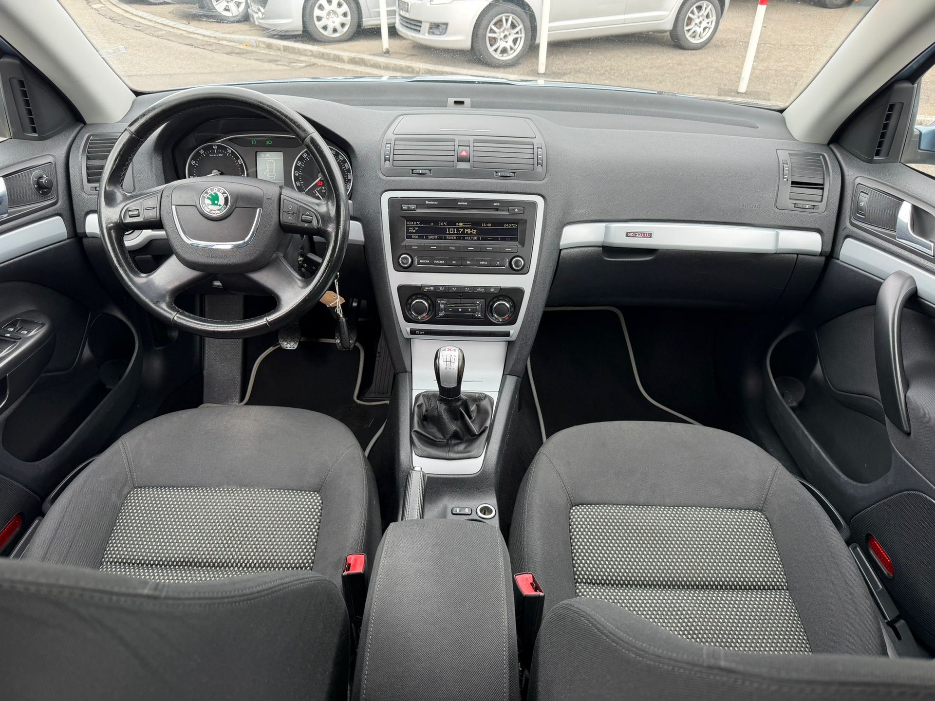 SKODA Octavia Combi 1.8 TSI Scout 4x4-image-4