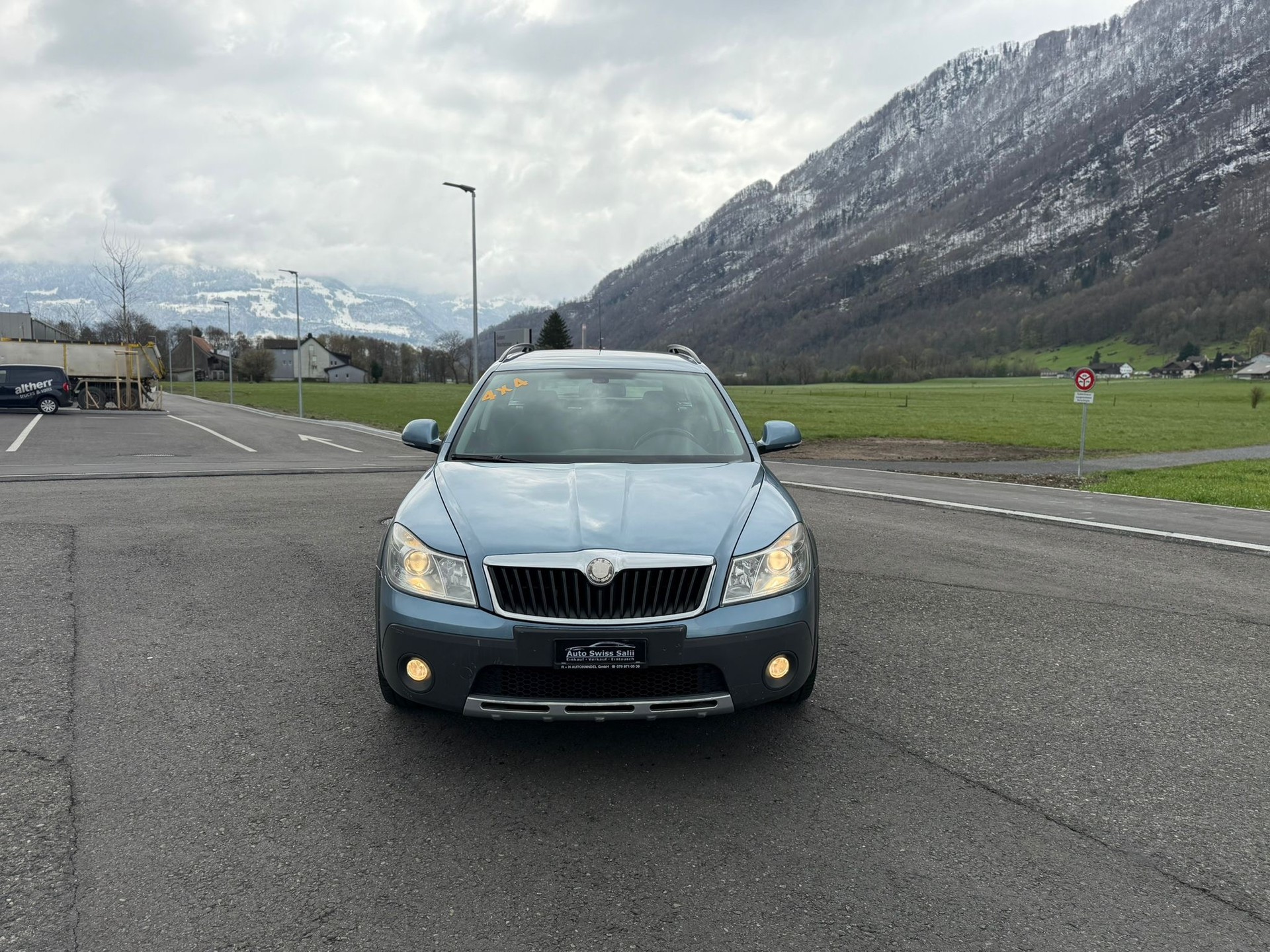 SKODA Octavia Combi 1.8 TSI Scout 4x4-image-2