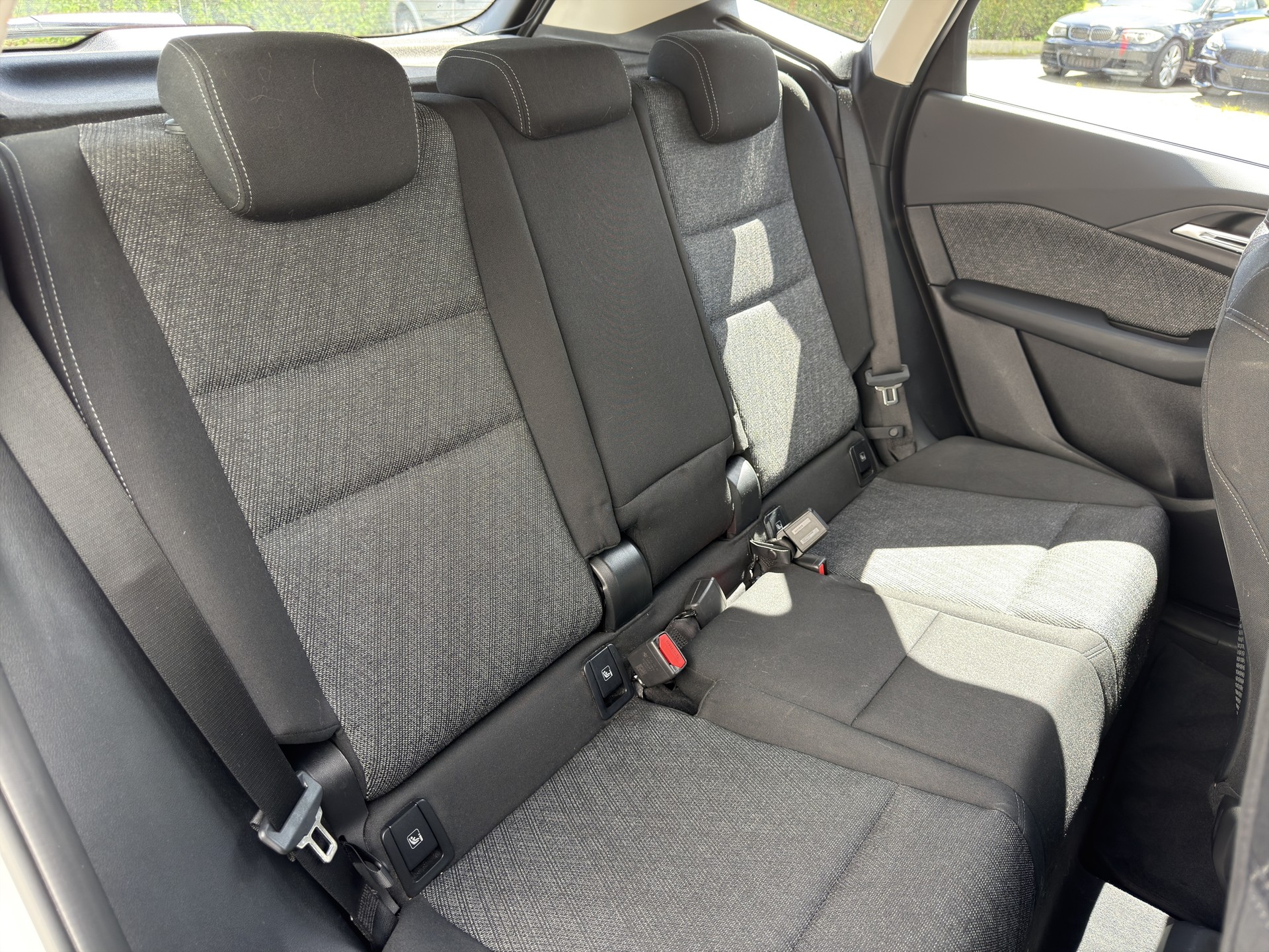 BMW 225e xDrive Active Tourer-image-17