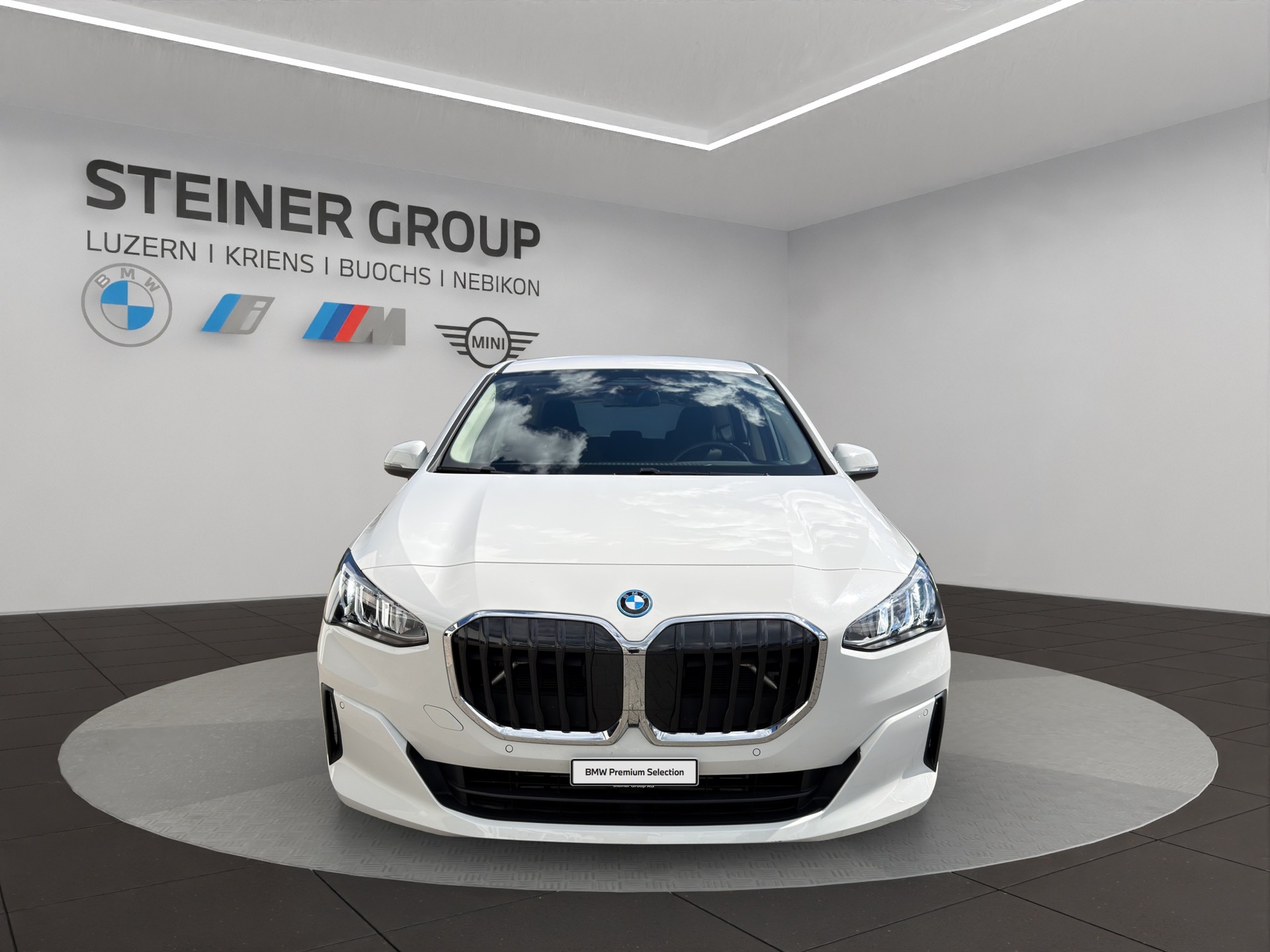 BMW 225e xDrive Active Tourer-showroom-element-2