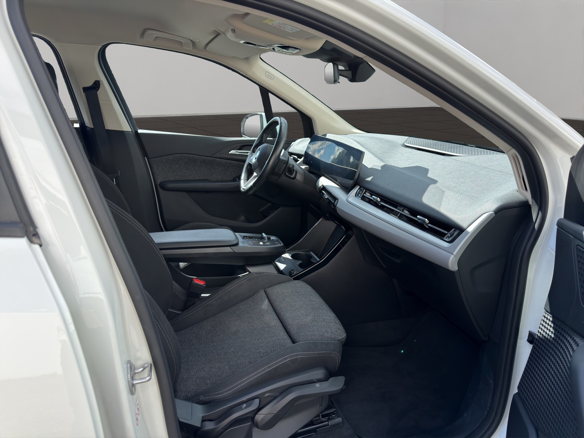 BMW 225e xDrive Active Tourer-image-18