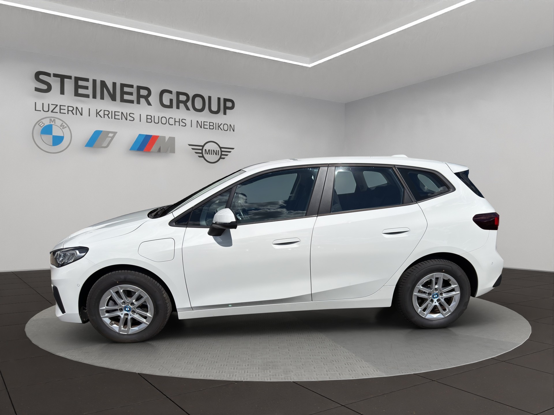 BMW 225e xDrive Active Tourer-image-8