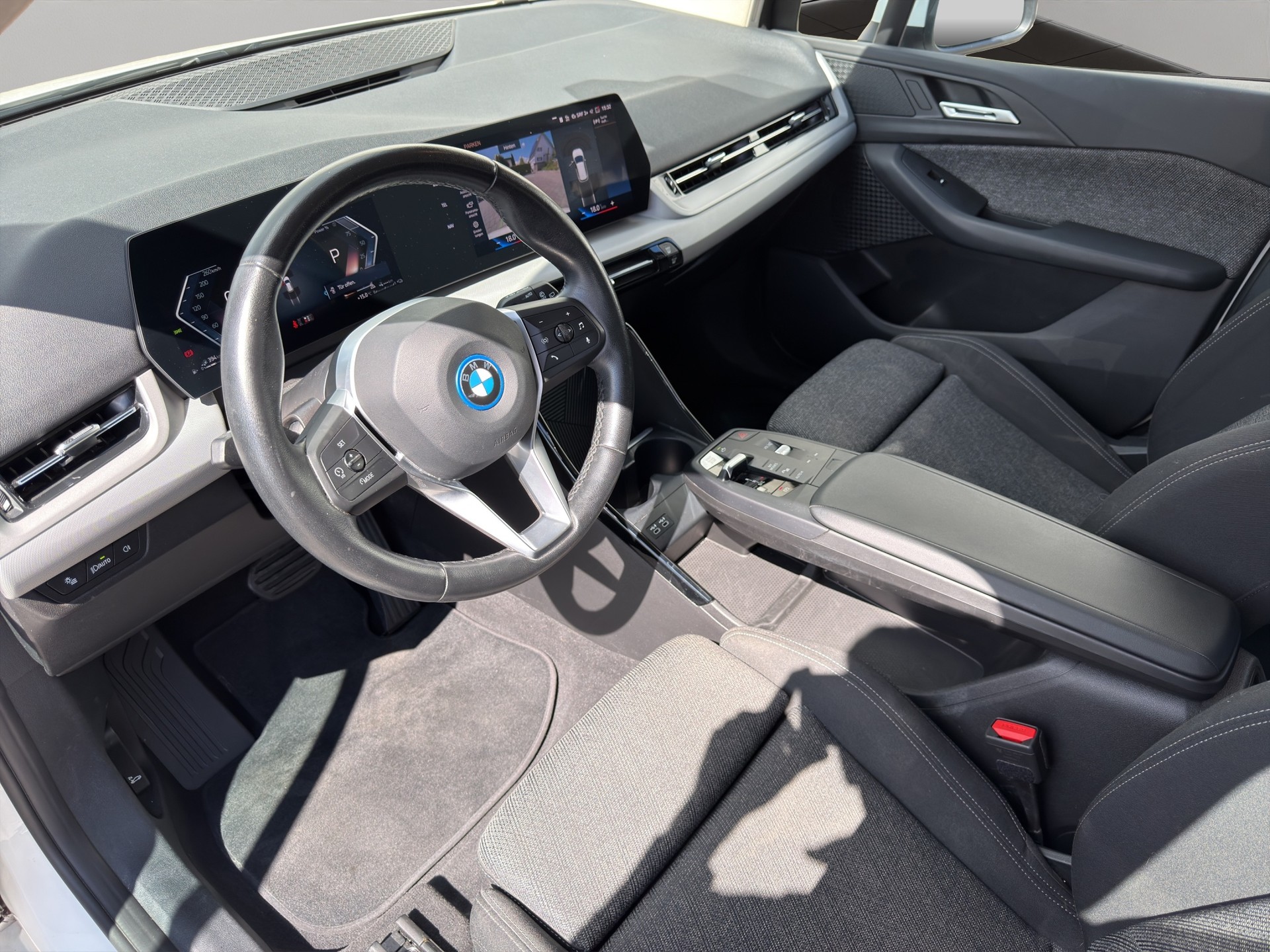 BMW 225e xDrive Active Tourer-image-10