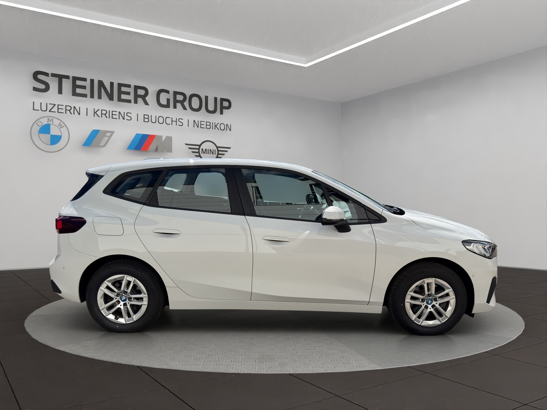 BMW 225e xDrive Active Tourer-image-4