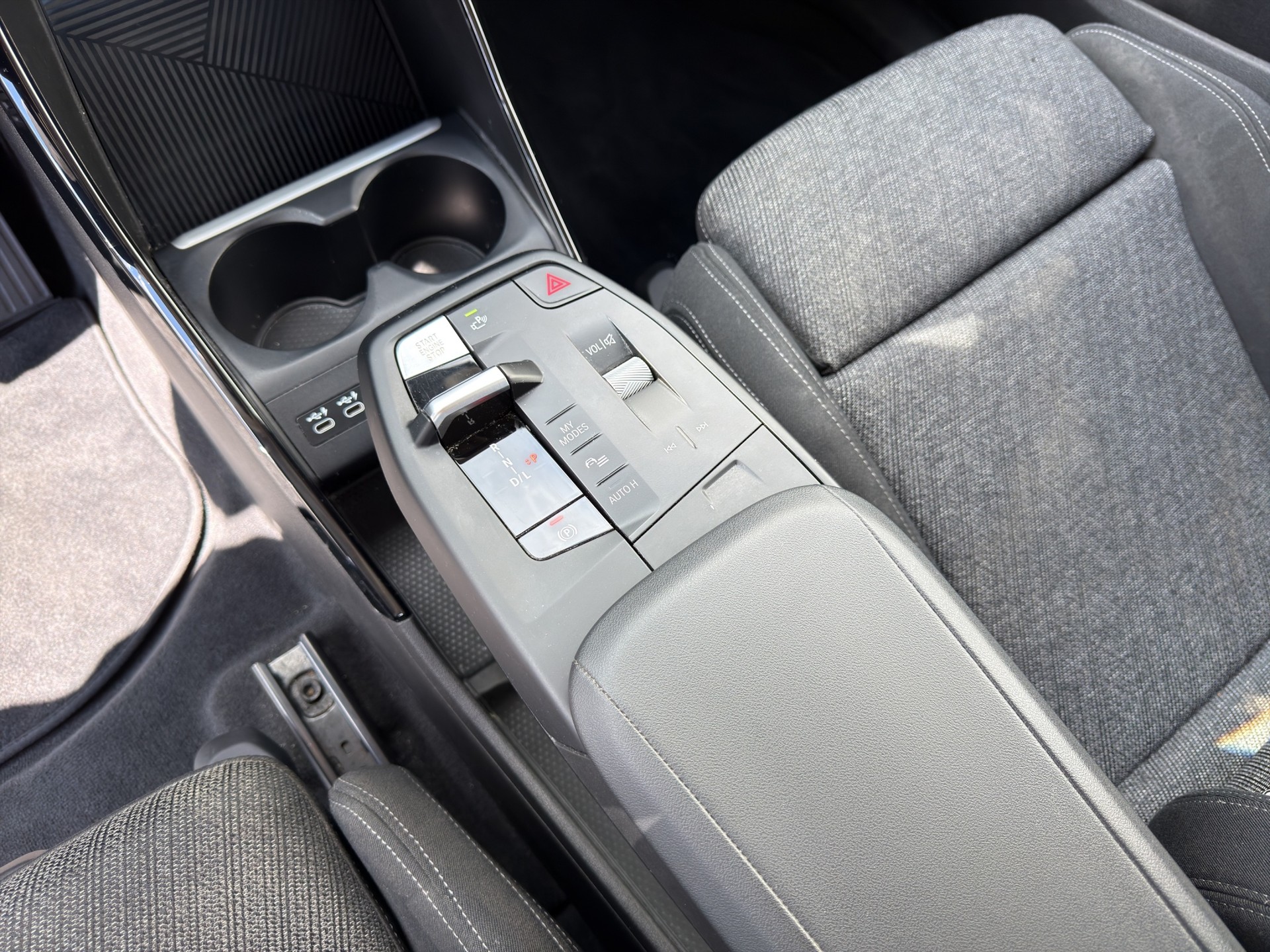 BMW 225e xDrive Active Tourer-image-13