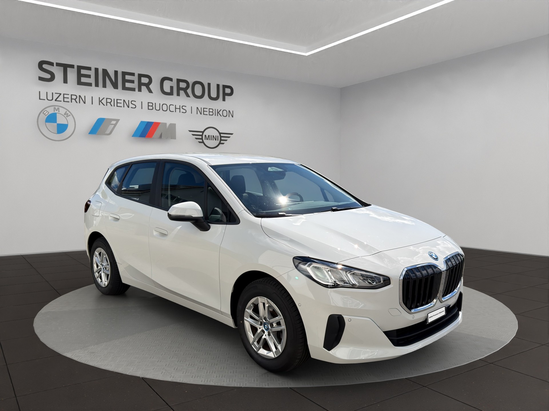 BMW 225e xDrive Active Tourer-showroom-element-3
