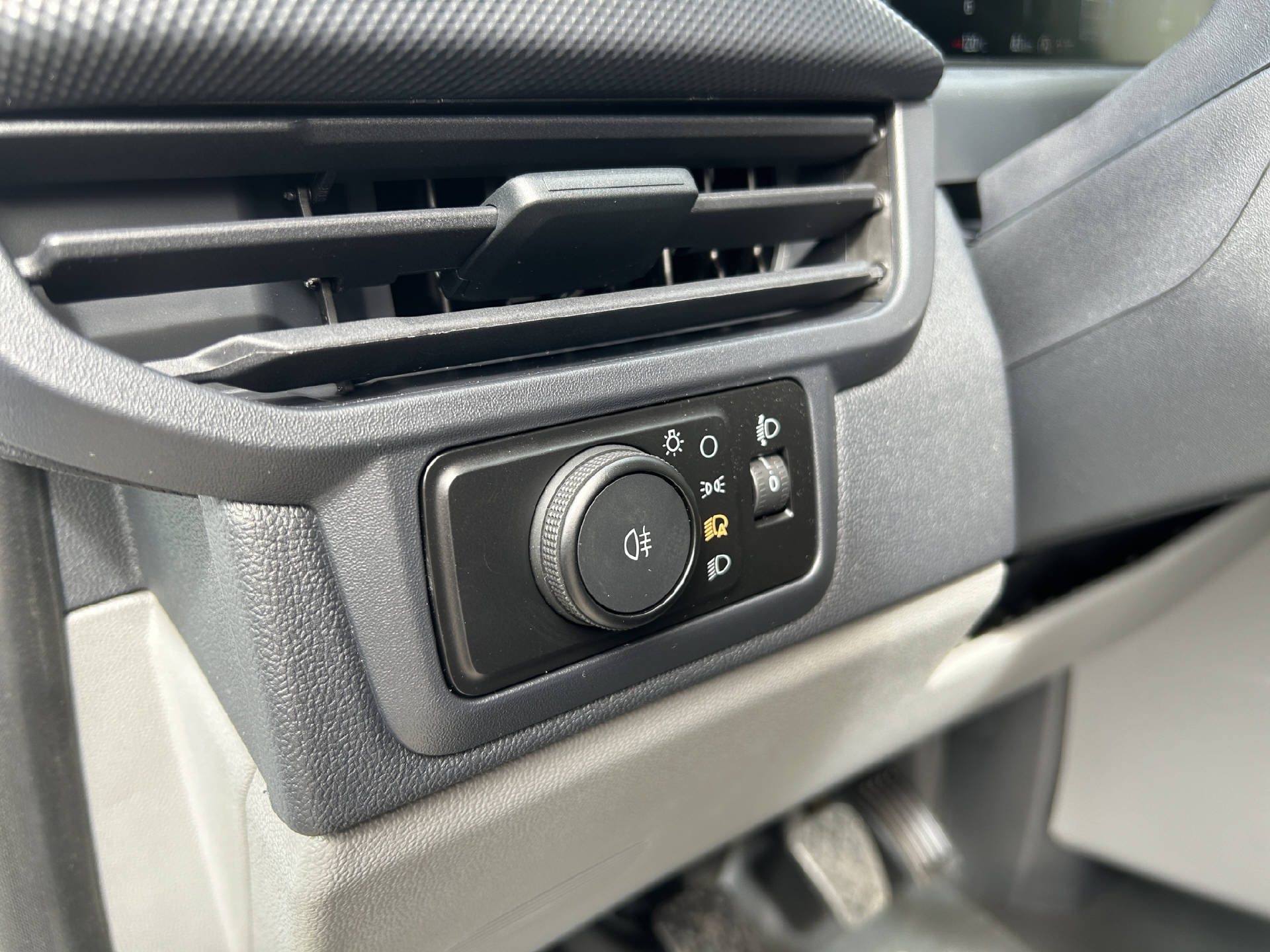 FORD Transit Custom Van 280 L1 2.0 EcoBlue 136 Trend-image-29