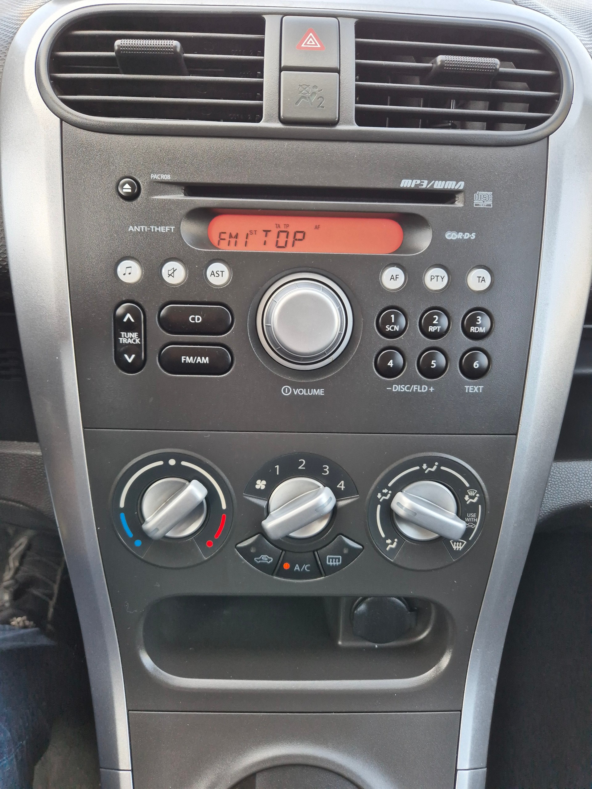 SUZUKI Splash 1.2i 16V GL Automatic-image-13