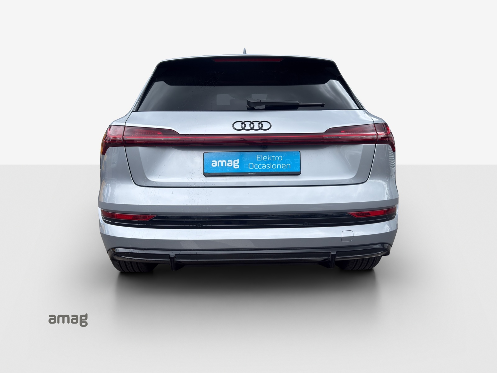 AUDI e-tron 55 S Line Black Edition quattro-image-4