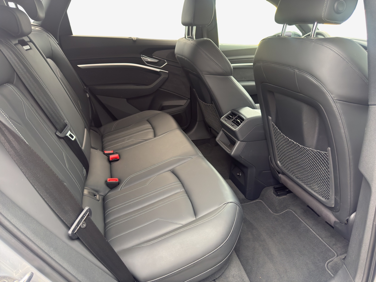 AUDI e-tron 55 S Line Black Edition quattro-image-16