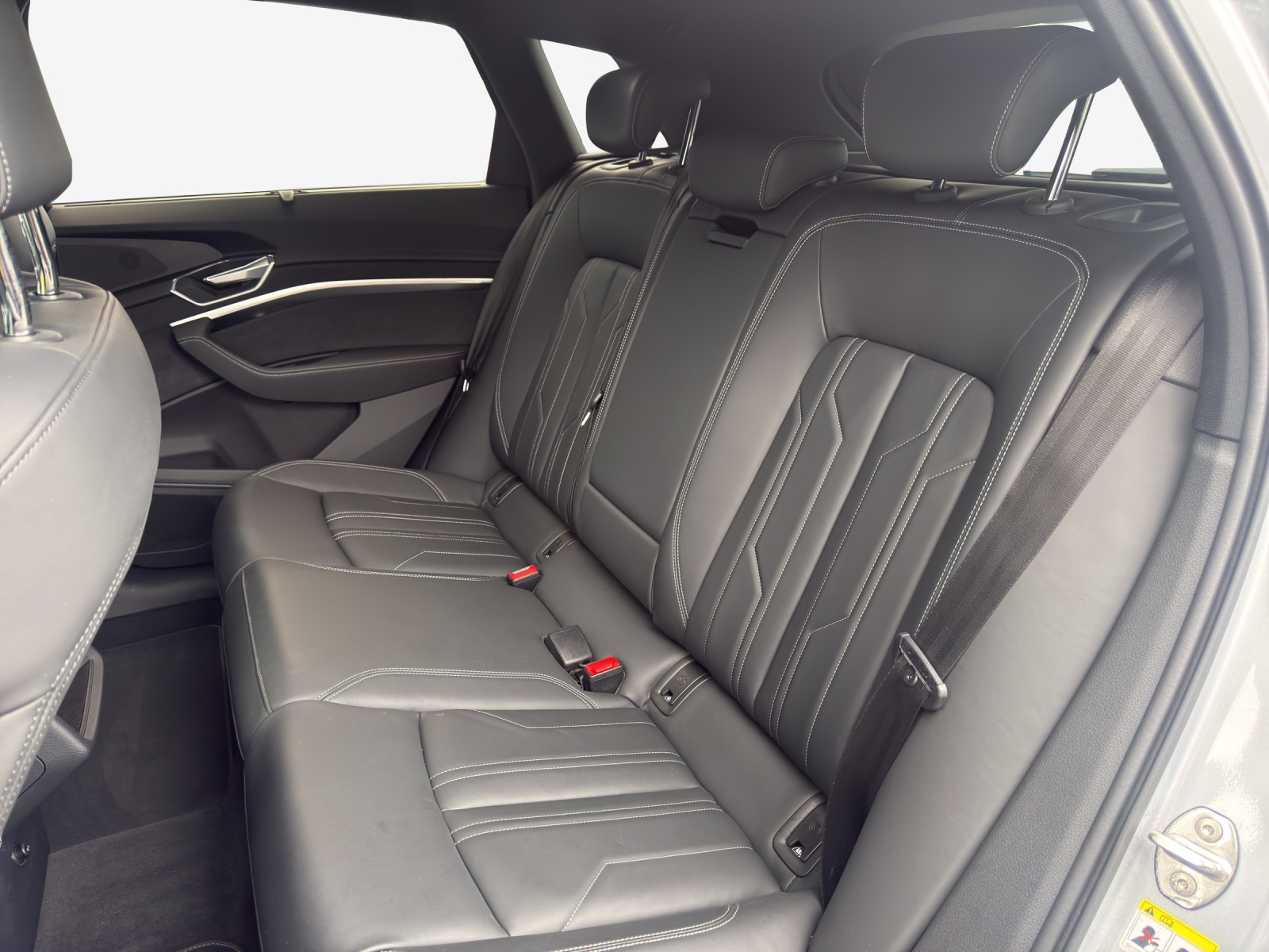 AUDI e-tron 55 S Line Black Edition quattro-image-12
