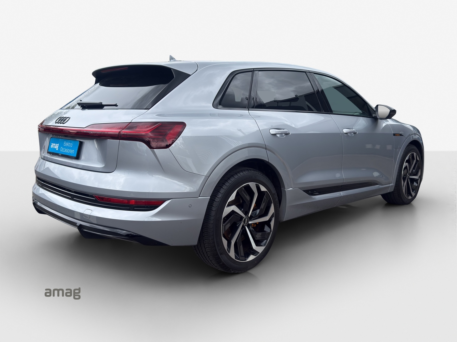 AUDI e-tron 55 S Line Black Edition quattro-image-5