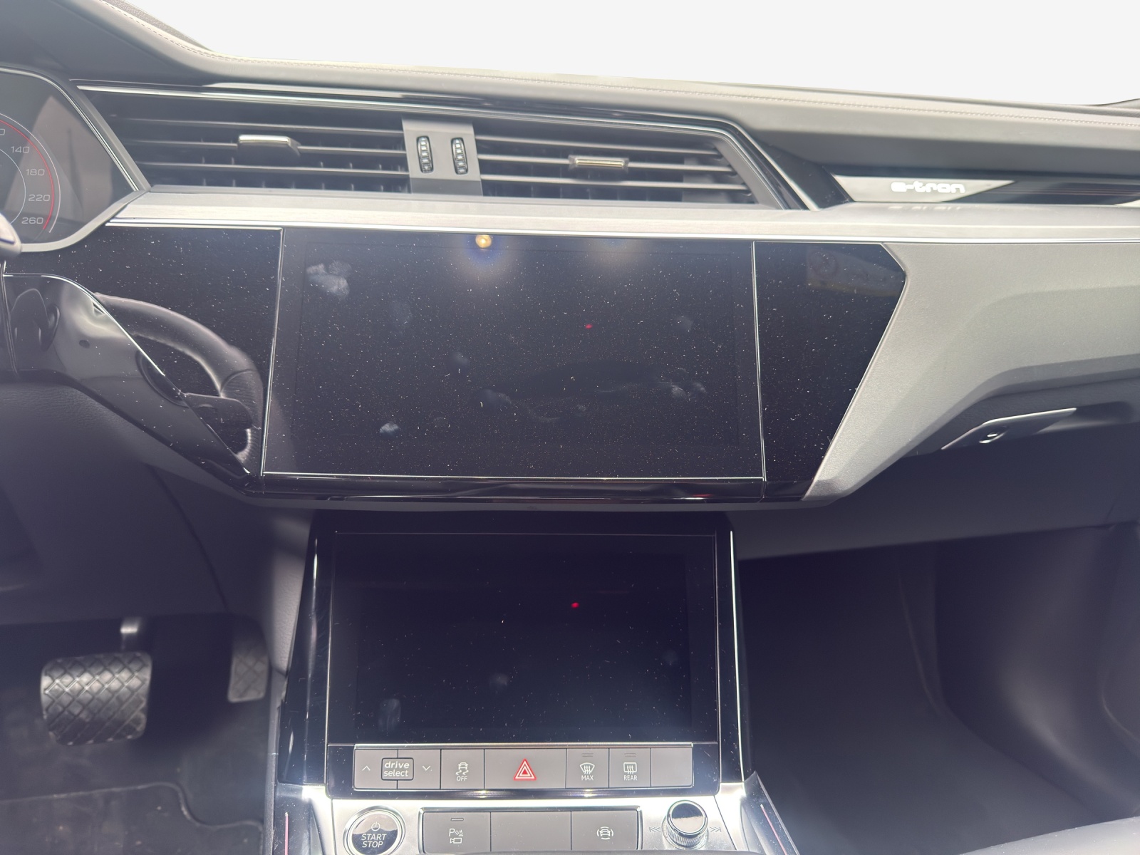 AUDI e-tron 55 S Line Black Edition quattro-image-11