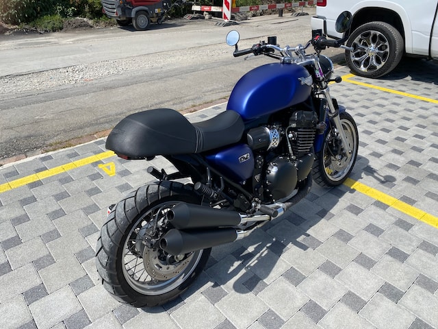 TRIUMPH Thunderbird 900-image-2