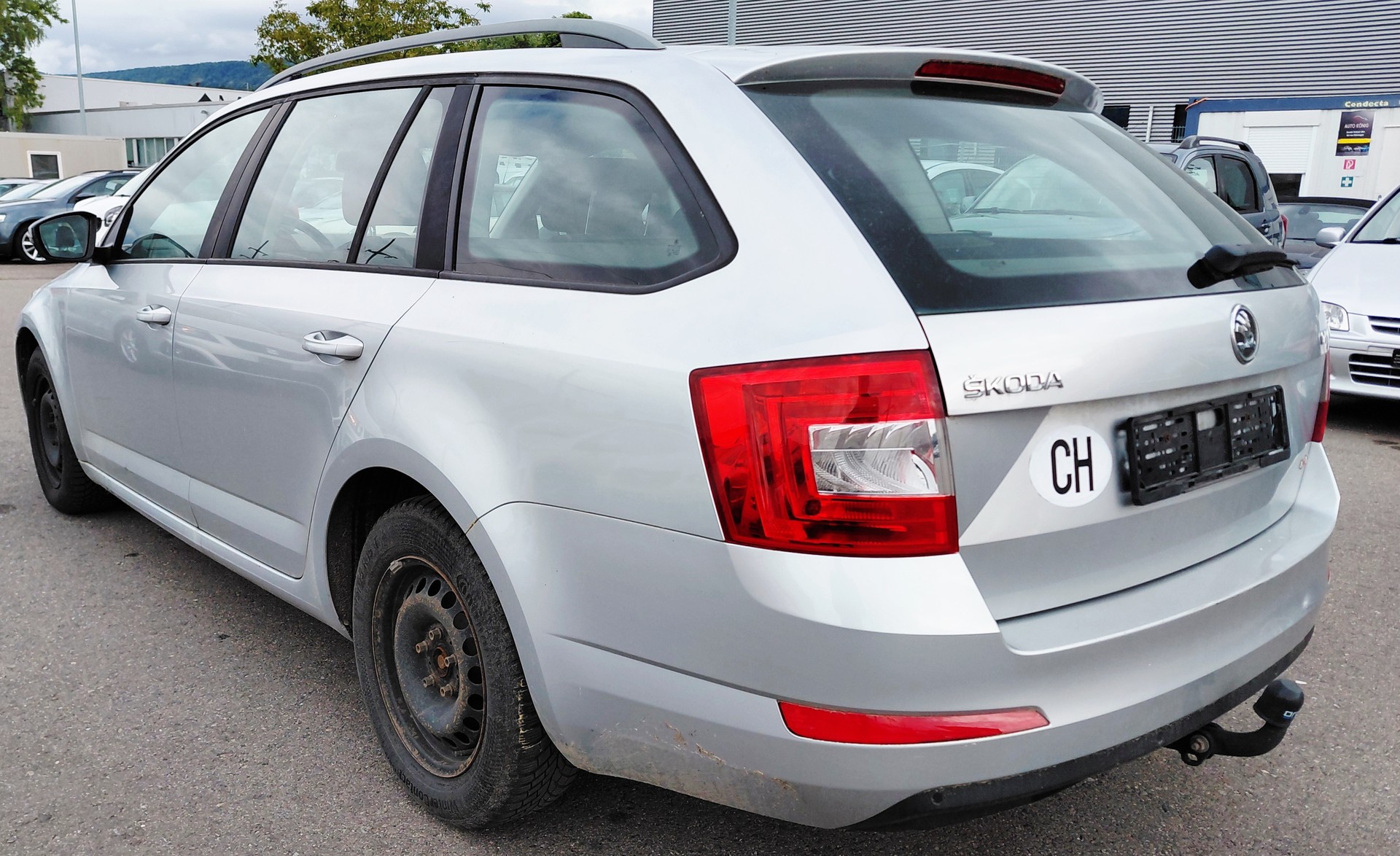 SKODA Octavia Combi 1.6 TDI Elegance 4x4-image-6
