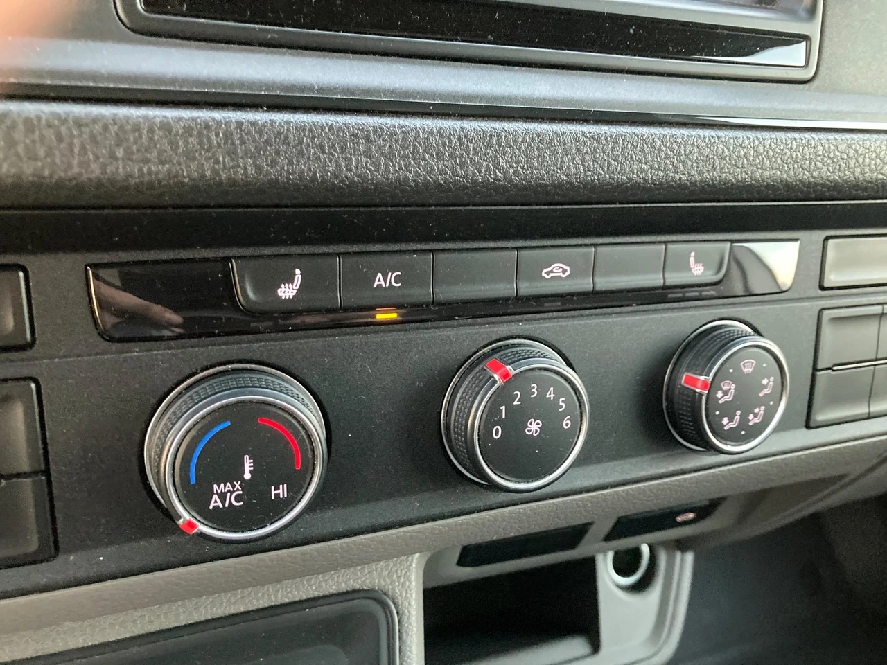 VW Crafter 35 2.0 TDI L3 A mit Hebebühne-image-10