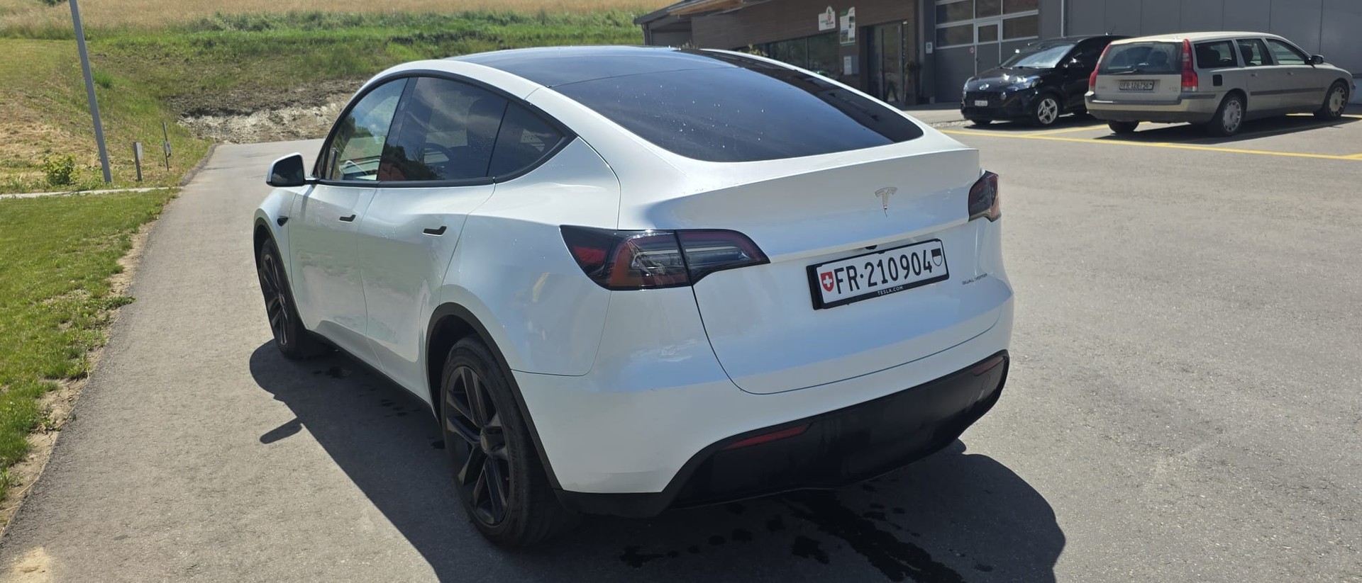 TESLA MODEL Y "LONG RANGE" "DUAL MOTOR" MIT 24`600 KM. BATTERIE: 97,39 % !! TOP ZUSTAND !!-image-15