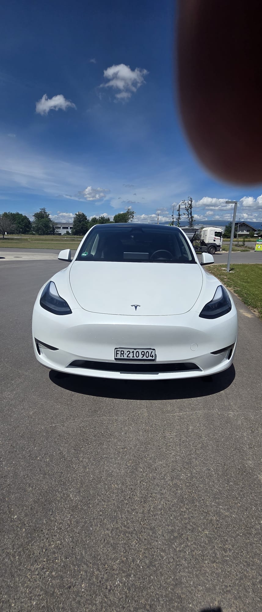 TESLA MODEL Y "LONG RANGE" "DUAL MOTOR" MIT 24`600 KM. BATTERIE: 97,39 % !! TOP ZUSTAND !!-image-9