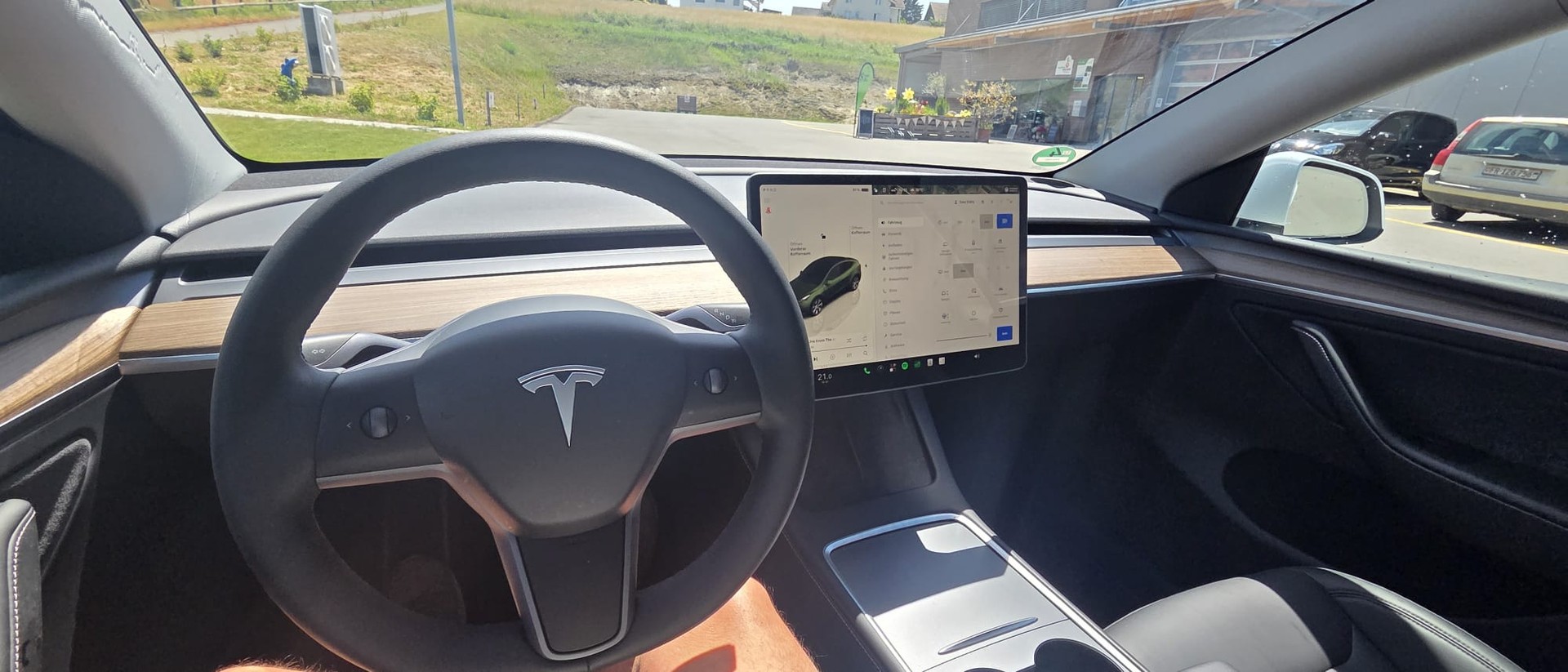 TESLA MODEL Y "LONG RANGE" "DUAL MOTOR" MIT 24`600 KM. BATTERIE: 97,39 % !! TOP ZUSTAND !!-image-4