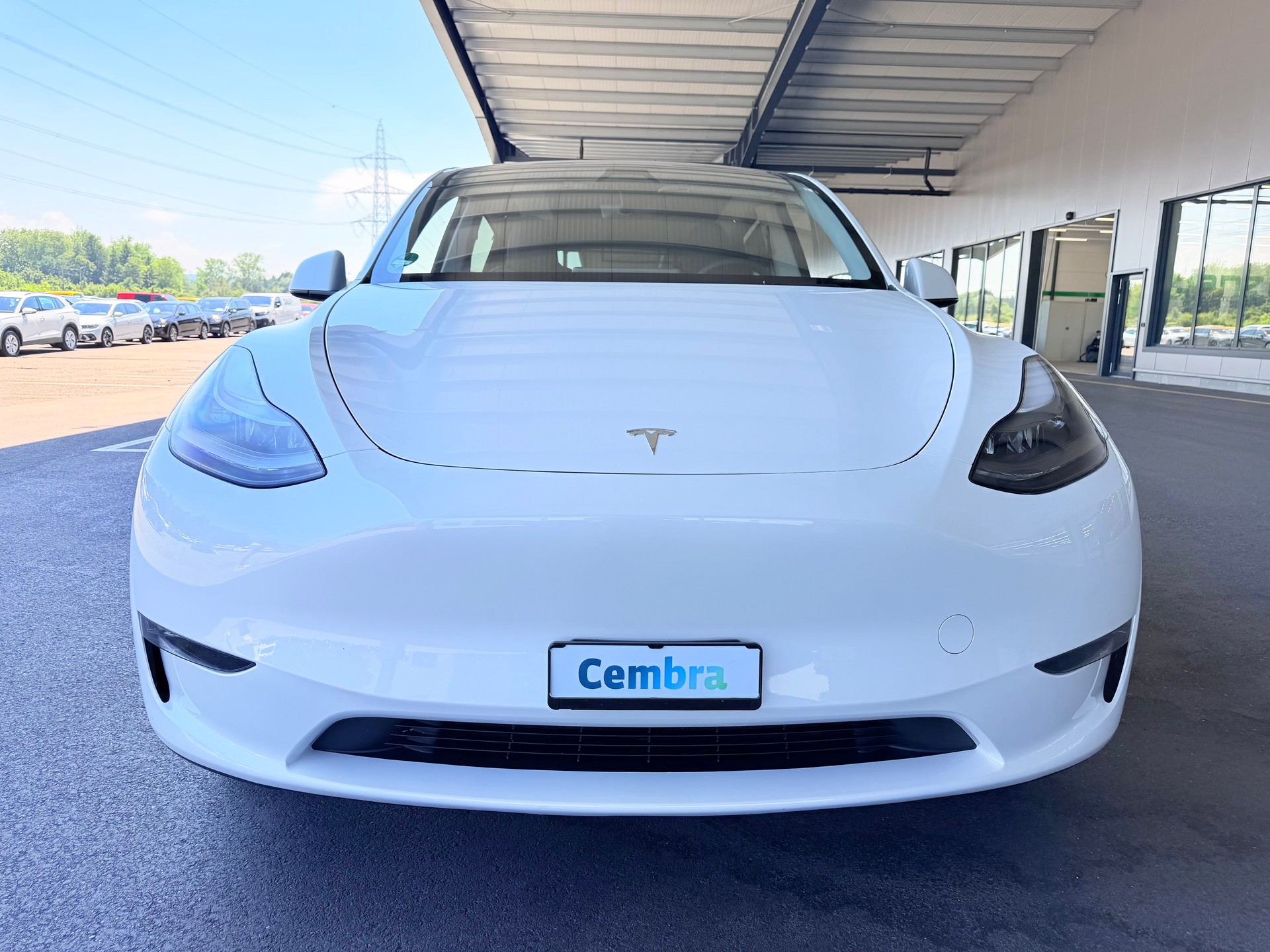 TESLA MODEL Y "LONG RANGE" "DUAL MOTOR" MIT 24`600 KM. BATTERIE: 97,39 % !! TOP ZUSTAND !!-showroom-element-2
