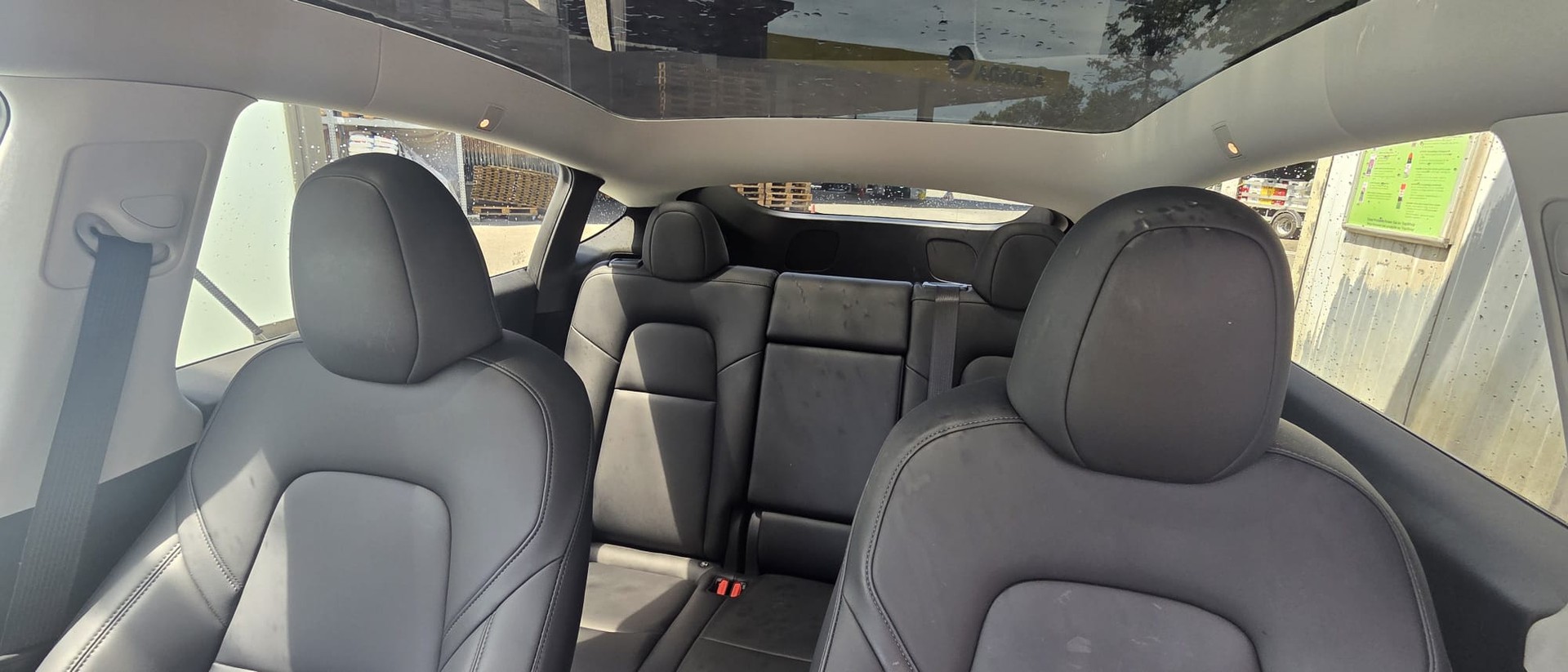 TESLA MODEL Y "LONG RANGE" "DUAL MOTOR" MIT 24`600 KM. BATTERIE: 97,39 % !! TOP ZUSTAND !!-image-12