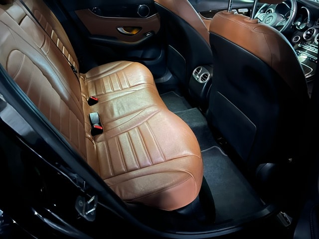 MERCEDES-BENZ GLC 250 AMG Line 4Matic 9G-Tronic-image-10