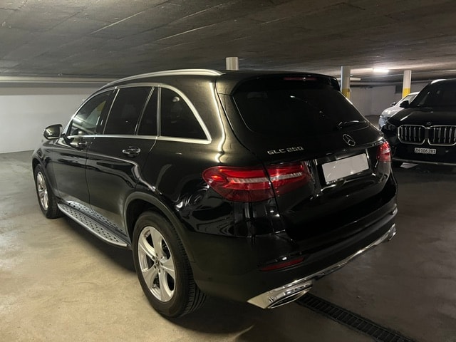 MERCEDES-BENZ GLC 250 AMG Line 4Matic 9G-Tronic-image-13