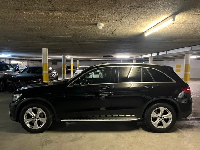 MERCEDES-BENZ GLC 250 AMG Line 4Matic 9G-Tronic-image-4
