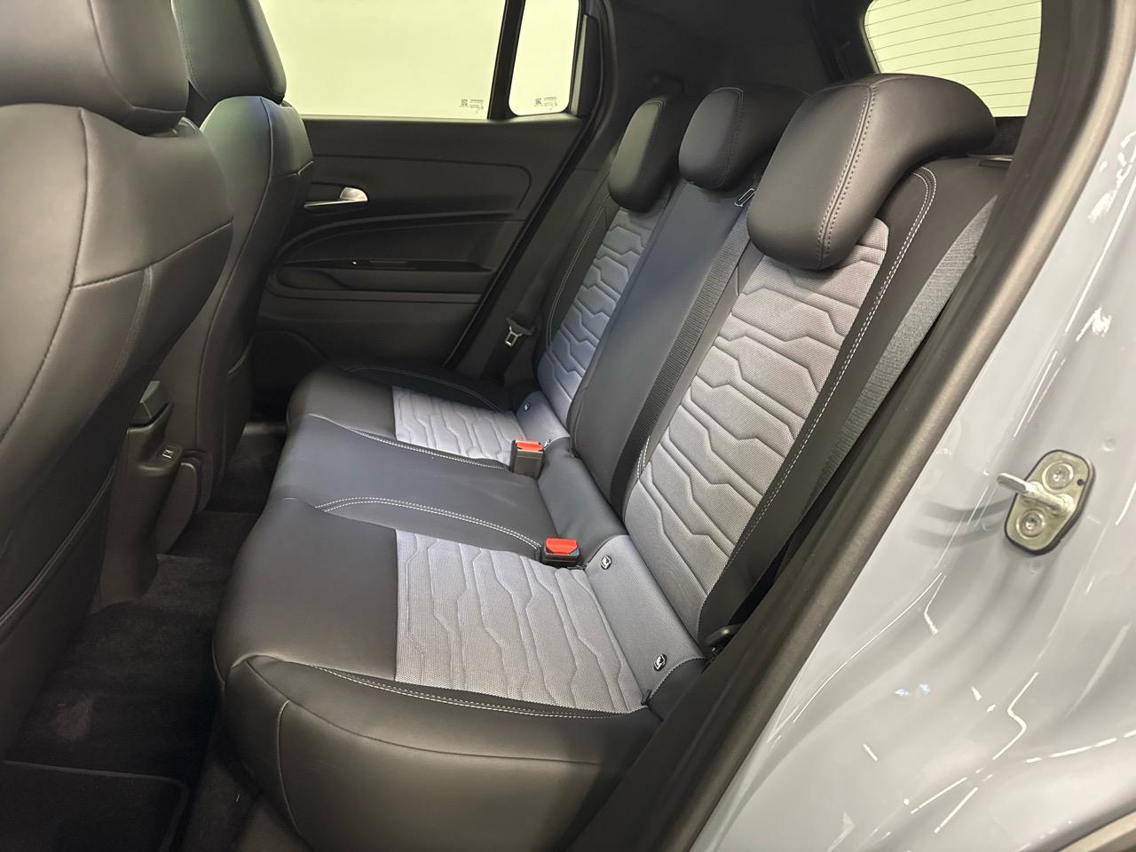 JEEP Avenger 1.2 Turbo MHEV Overland Sky 4xe-image-10
