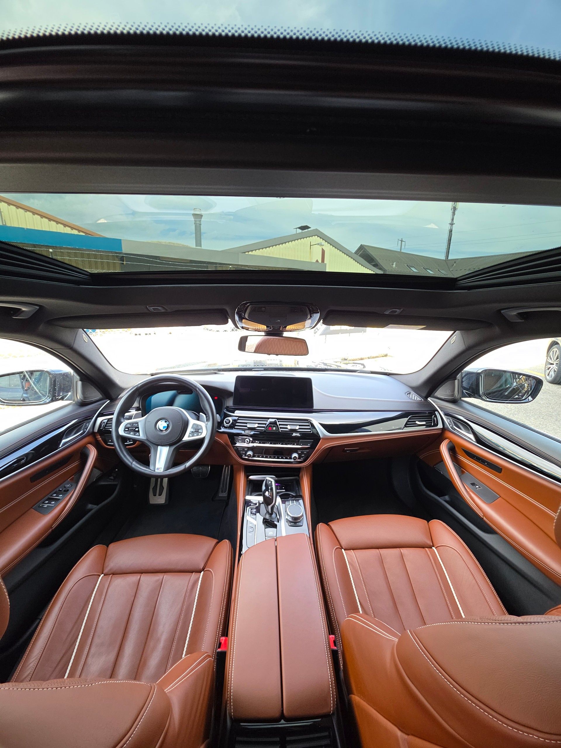 BMW 530e xDrive Touring M Sport Steptronic-image-10