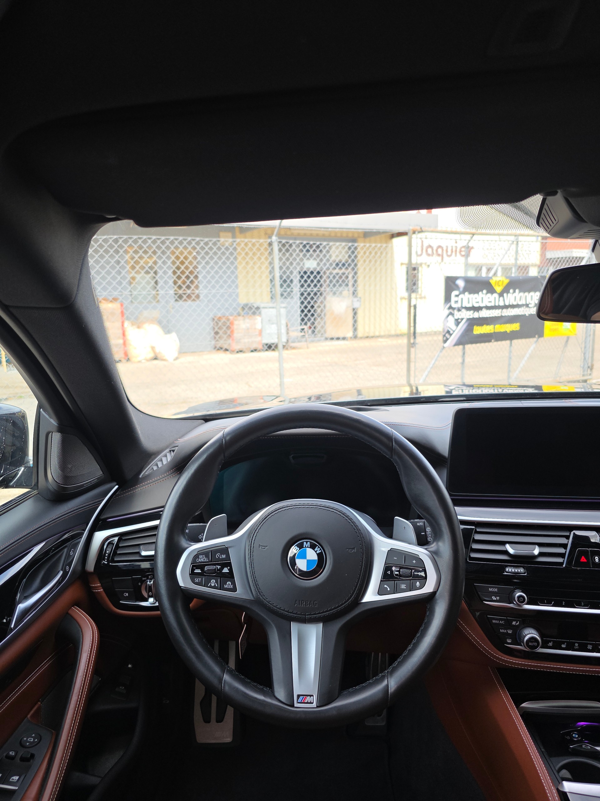 BMW 530e xDrive Touring M Sport Steptronic-image-12