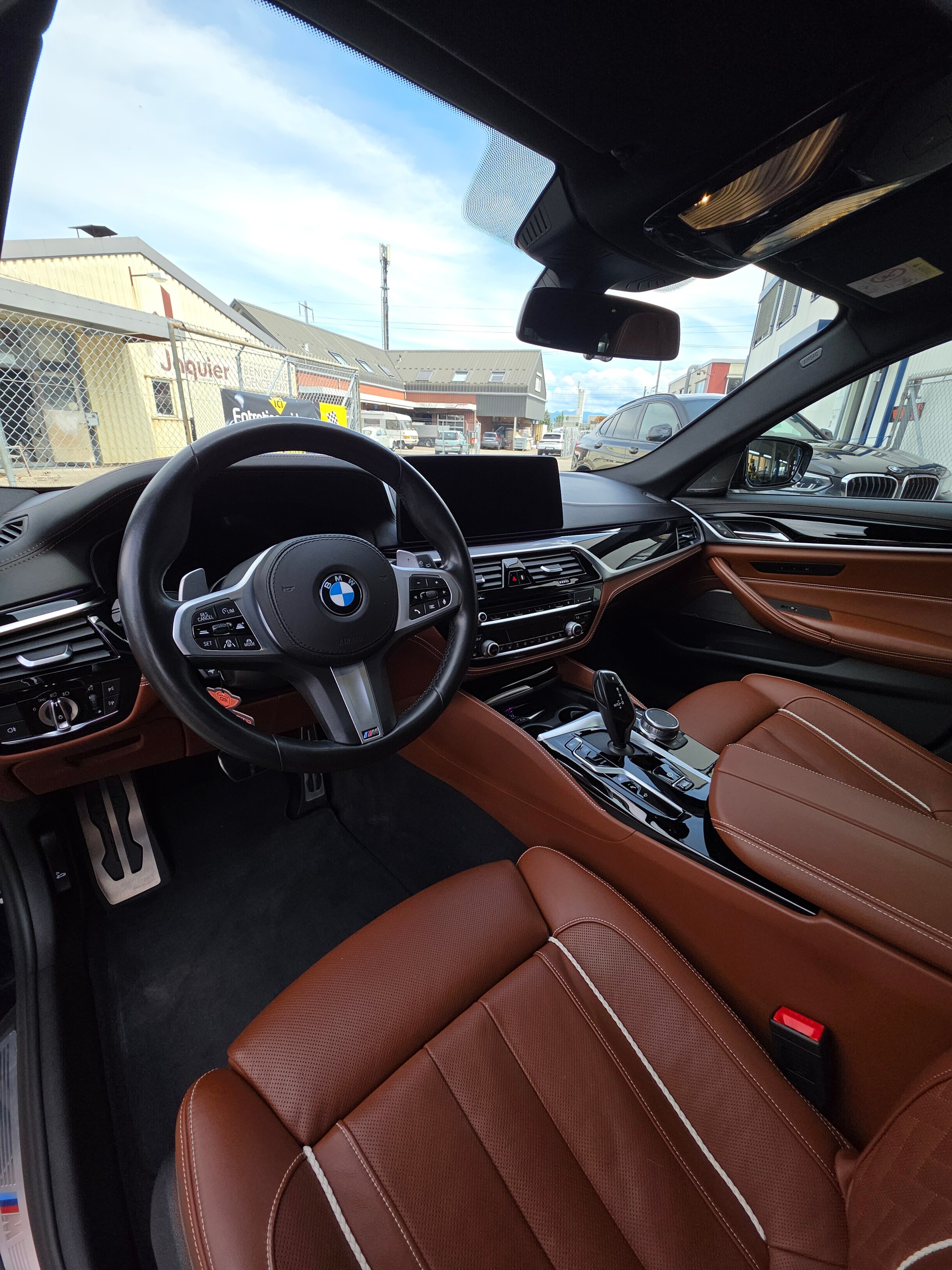 BMW 530e xDrive Touring M Sport Steptronic-image-8