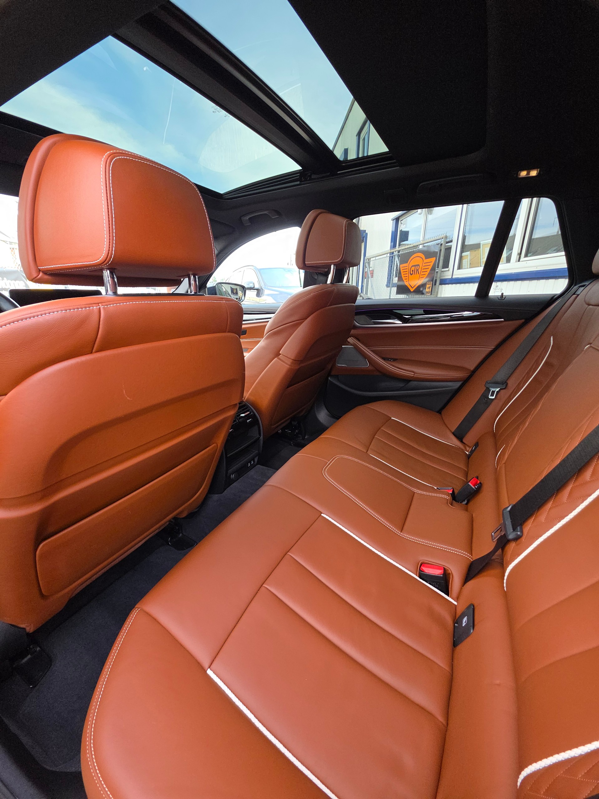 BMW 530e xDrive Touring M Sport Steptronic-image-9