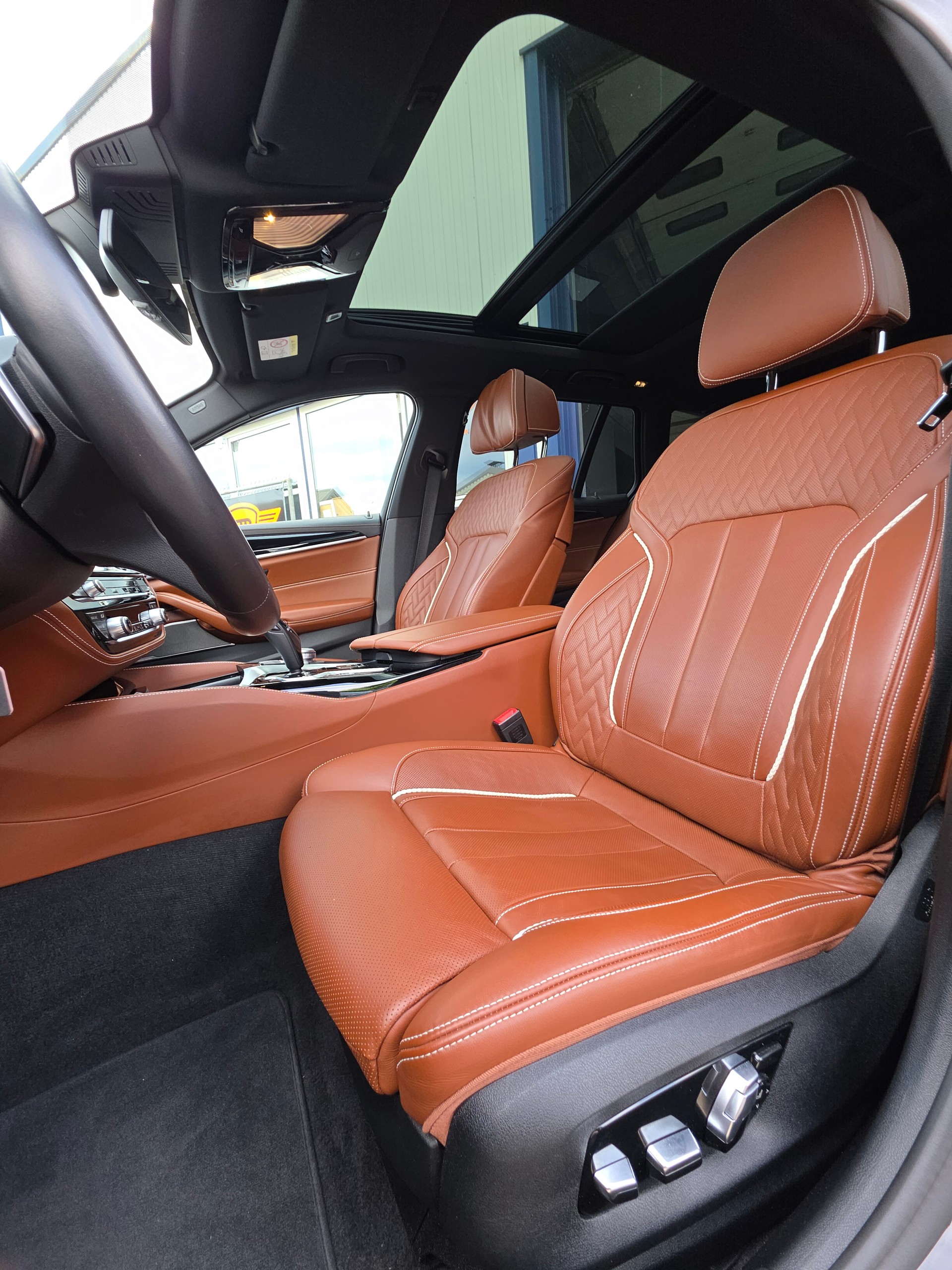 BMW 530e xDrive Touring M Sport Steptronic-image-7