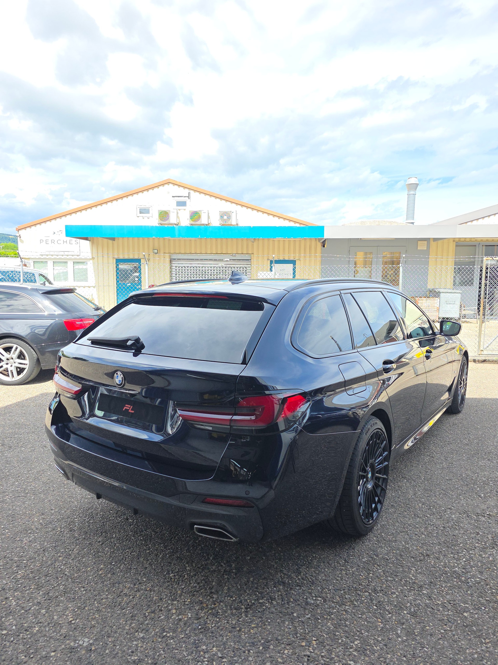 BMW 530e xDrive Touring M Sport Steptronic-image-3
