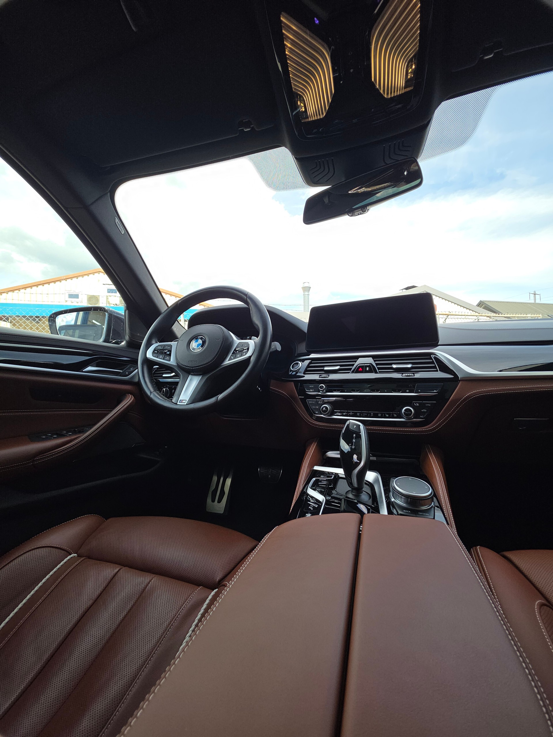 BMW 530e xDrive Touring M Sport Steptronic-image-11