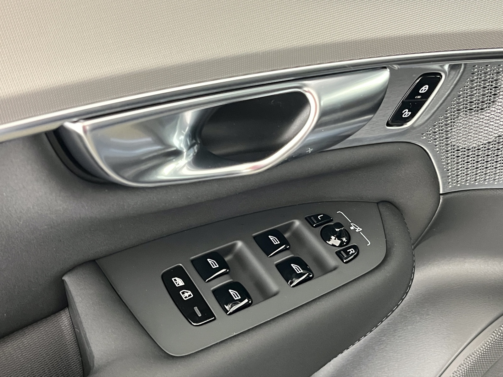 VOLVO XC90 2.0 B5 MH Black Edition AWD-image-16