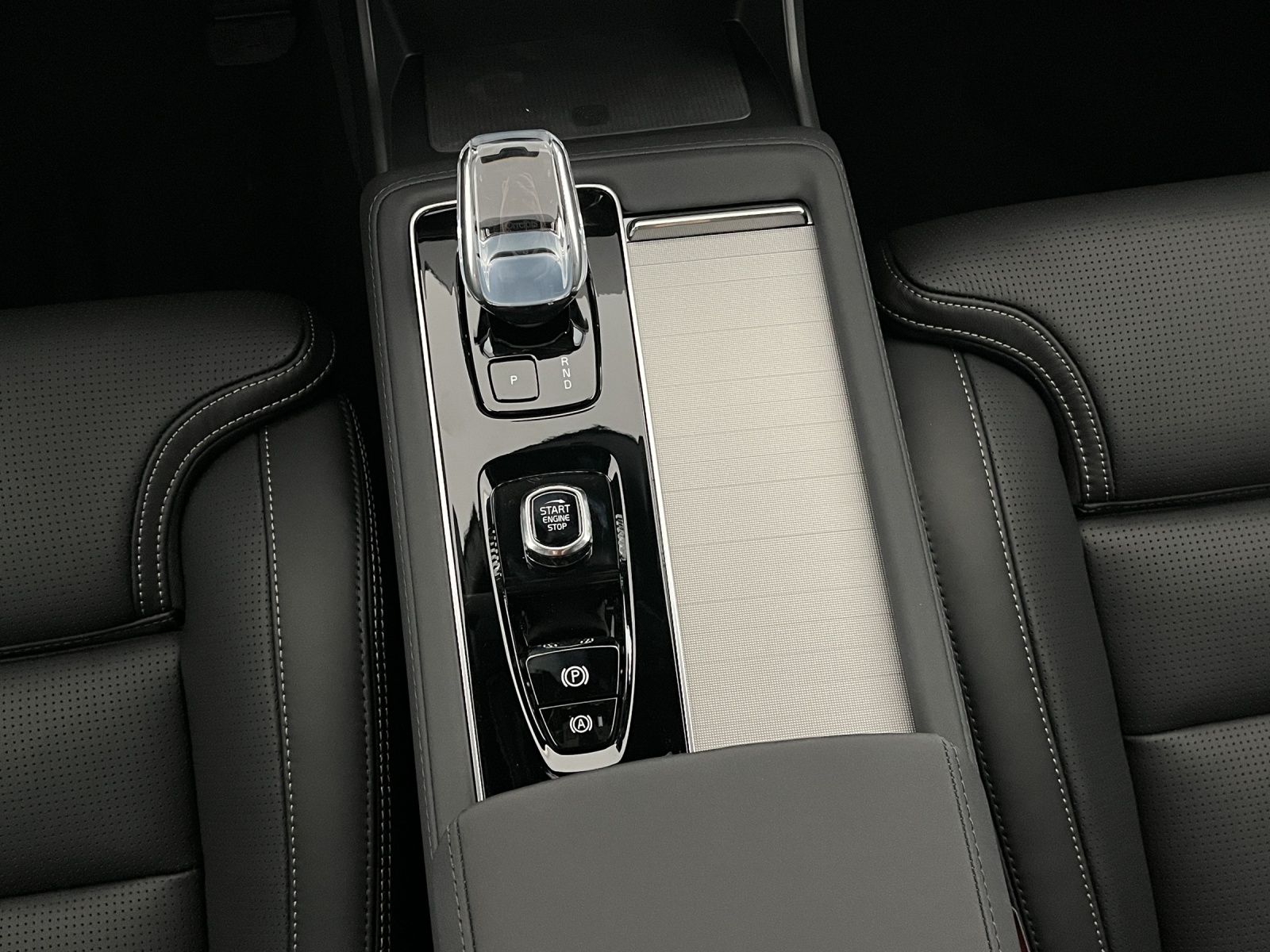 VOLVO XC90 2.0 B5 MH Black Edition AWD-image-15