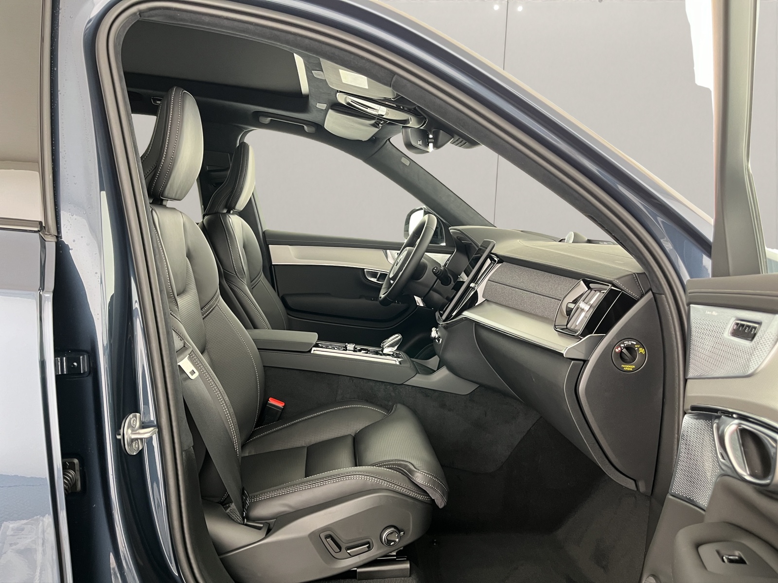 VOLVO XC90 2.0 B5 MH Black Edition AWD-image-11