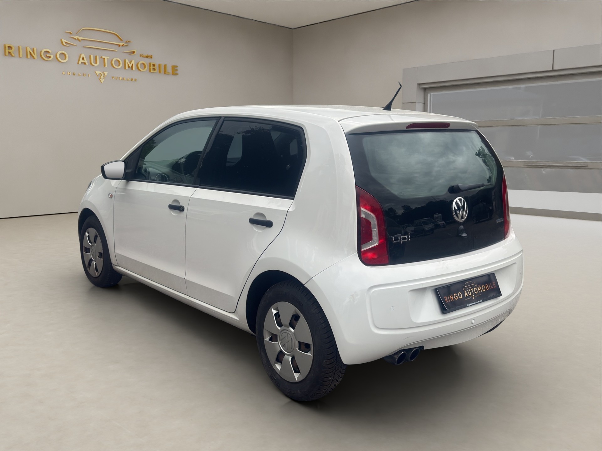 VW Up 1.0 white up Art on Ice-image-4