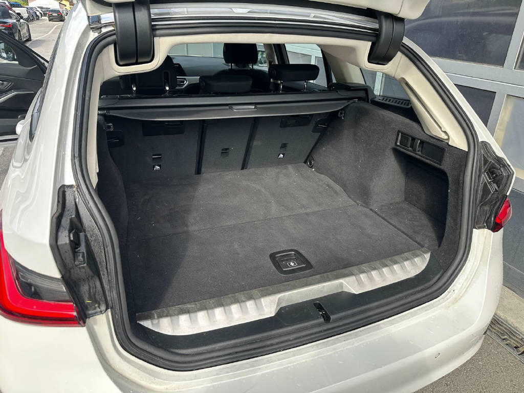 BMW 320e xDrive Touring - CH-image-12