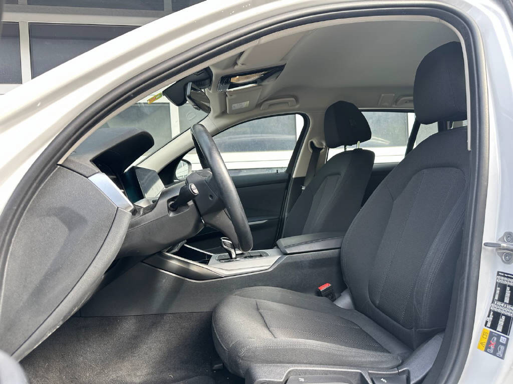 BMW 320e xDrive Touring - CH-image-4