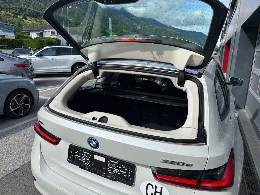 BMW 320e xDrive Touring - CH-image-13