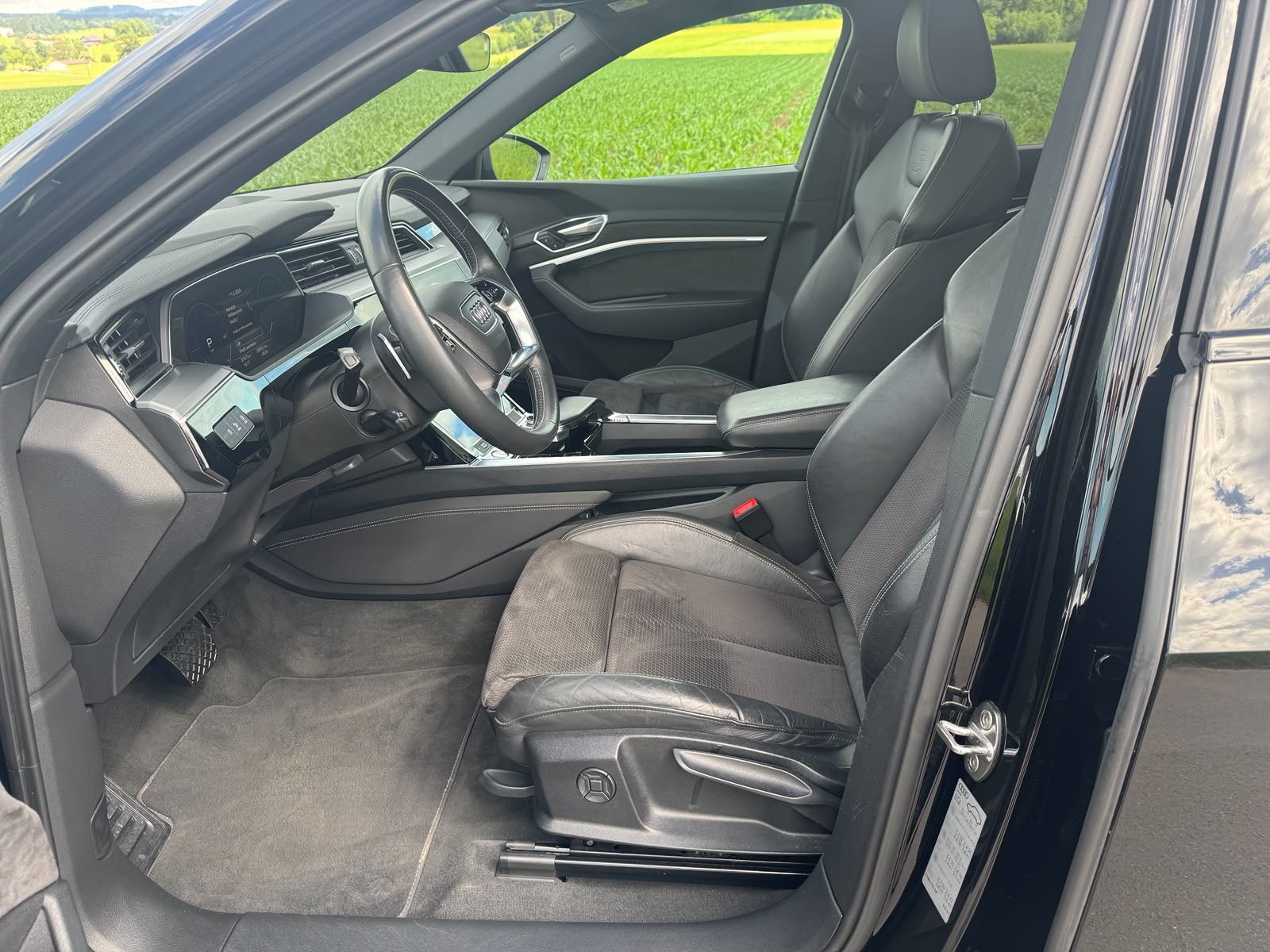 AUDI e-tron 55 quattro mit Anhängerkupplung + Head UP-image-7
