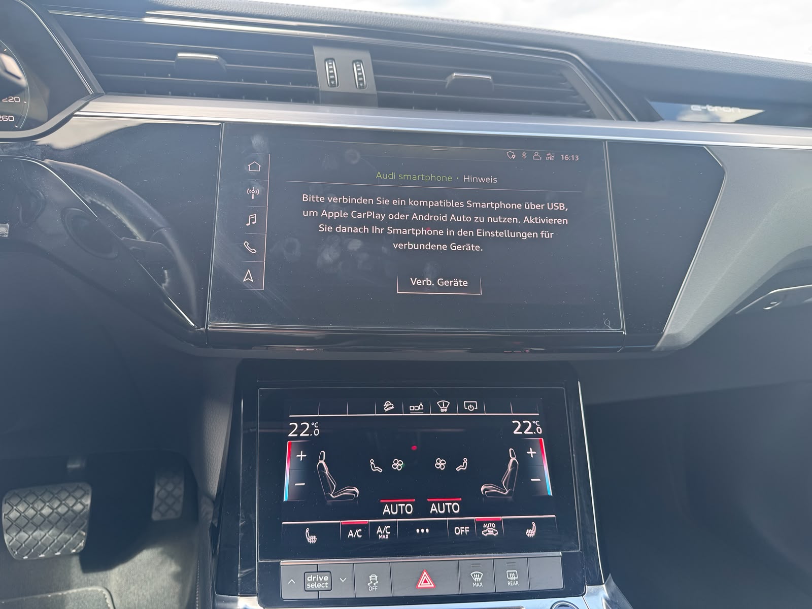 AUDI e-tron 55 quattro mit Anhängerkupplung + Head UP-image-14