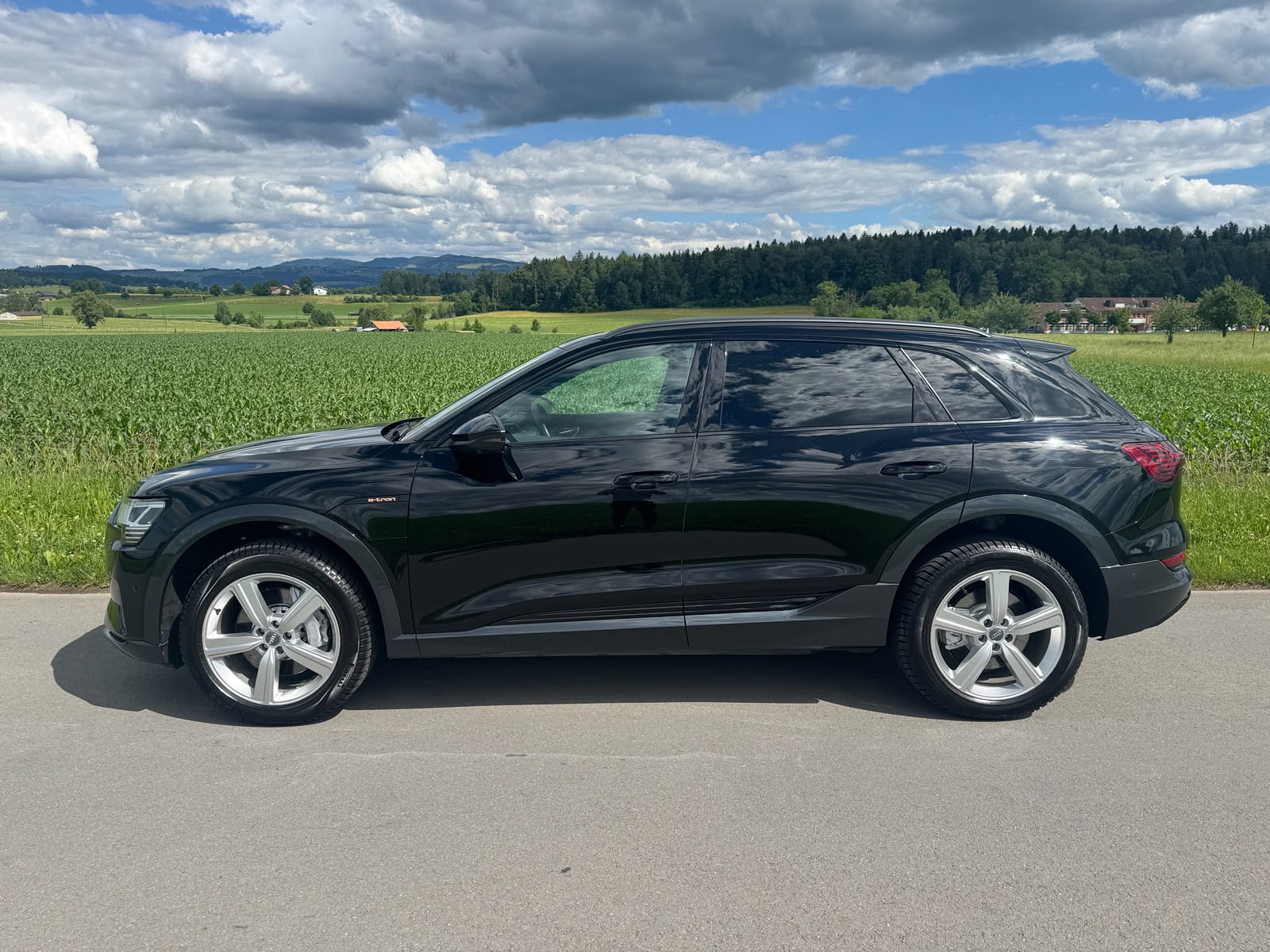 AUDI e-tron 55 quattro mit Anhängerkupplung + Head UP-image-2