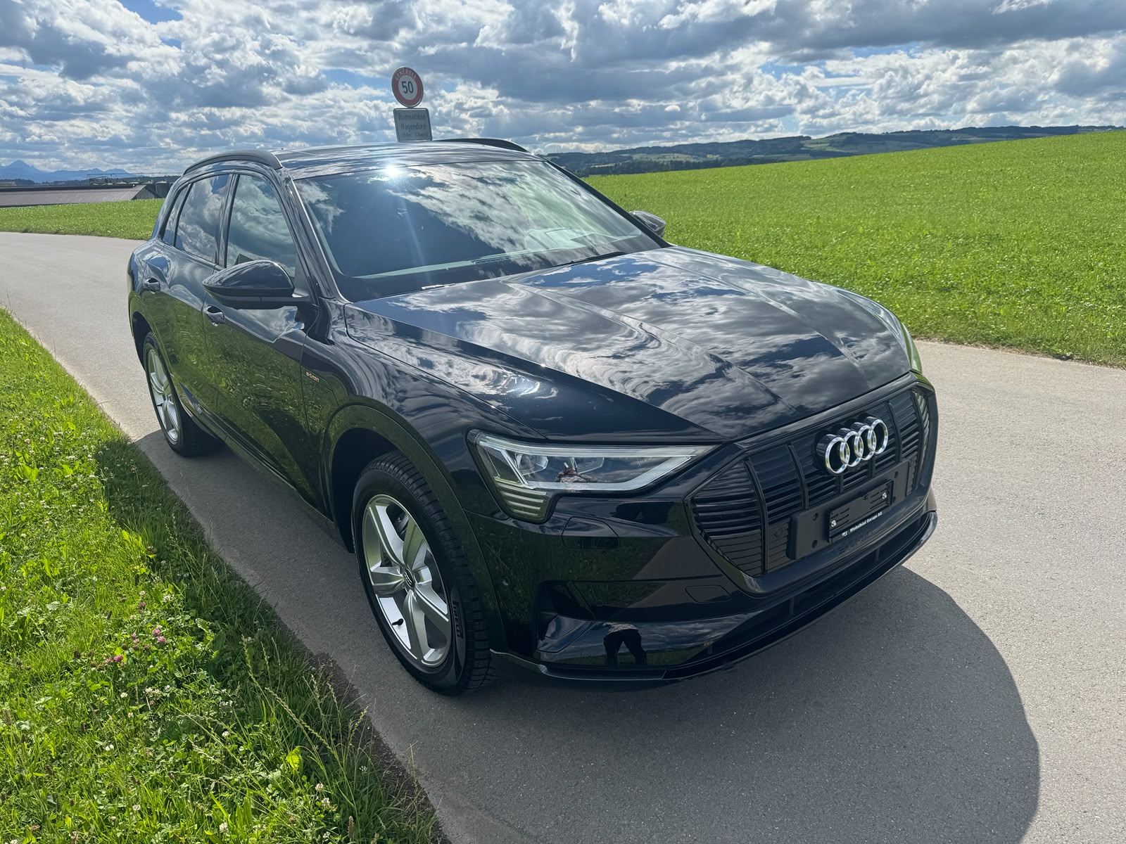 AUDI e-tron 55 quattro mit Anhängerkupplung + Head UP-image-1