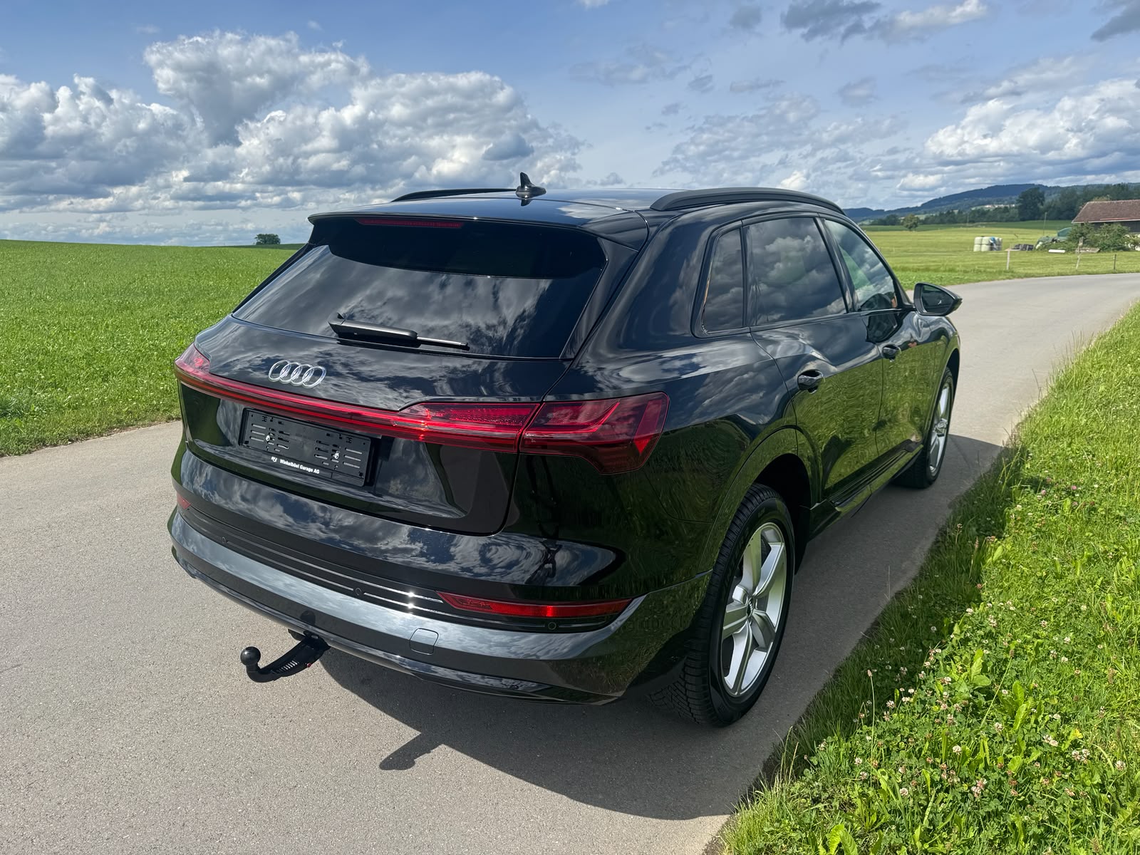 AUDI e-tron 55 quattro mit Anhängerkupplung + Head UP-image-4